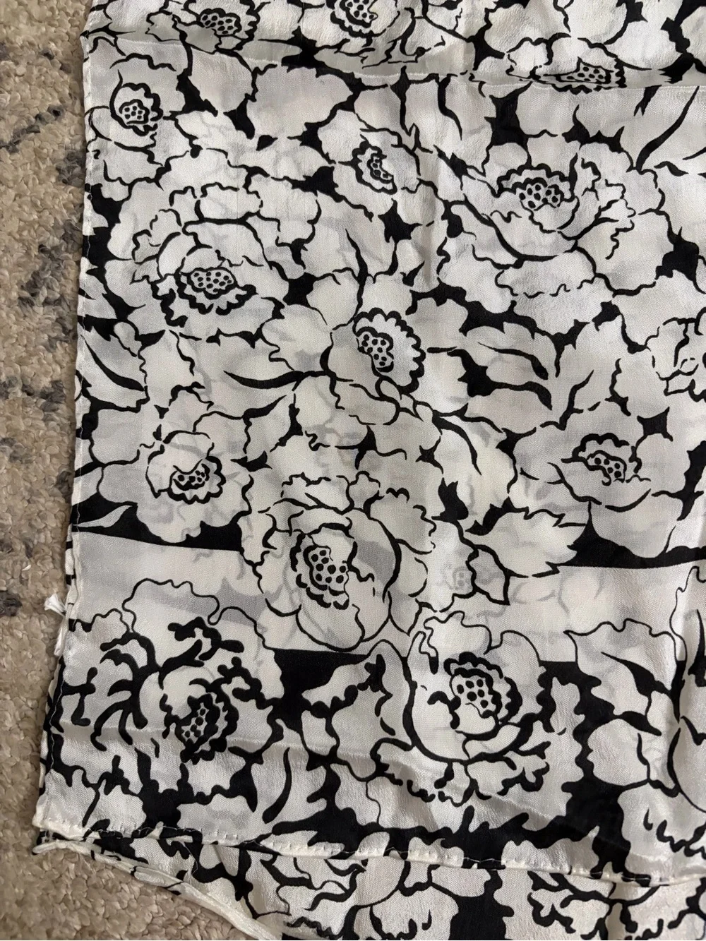 Vintage 1980s Liz Claiborne bold monochromatic floral print 50” scarf